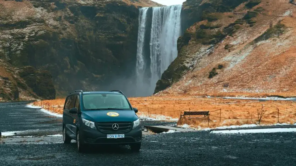 Czy bus jest samochodem osobowym? Odkryj kluczowe różnice i definicje