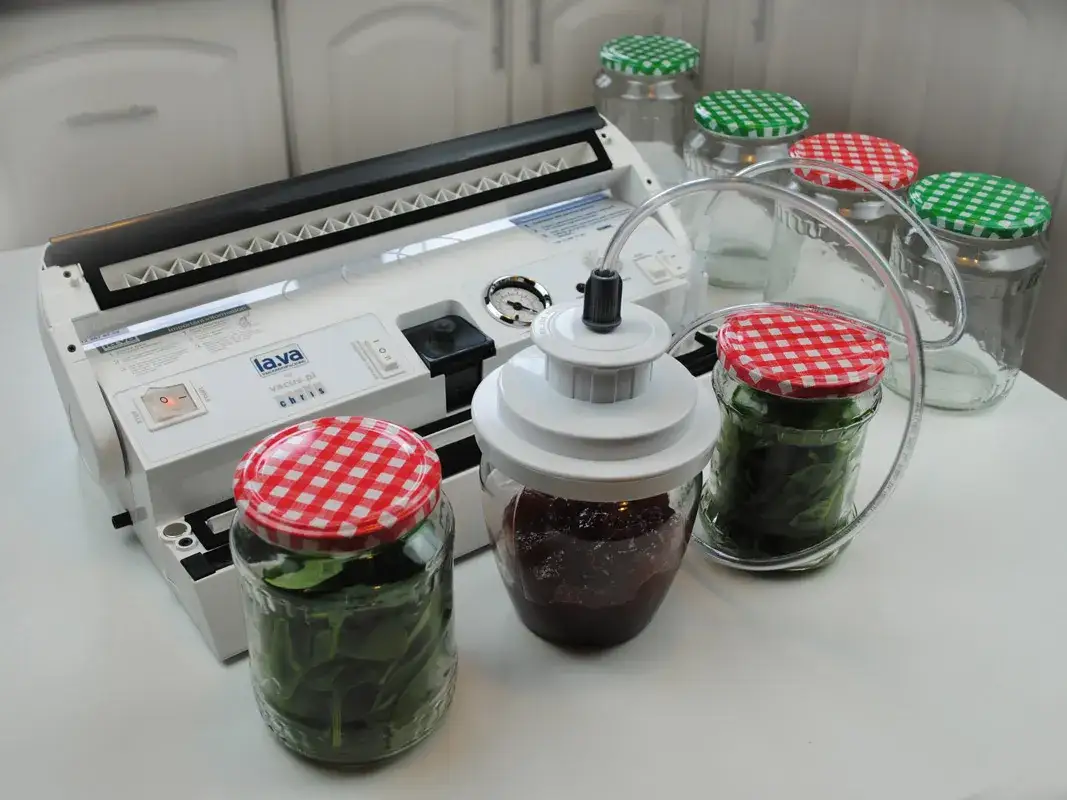 Jak pakować próżniowo zupy, aby uniknąć marnowania jedzenia