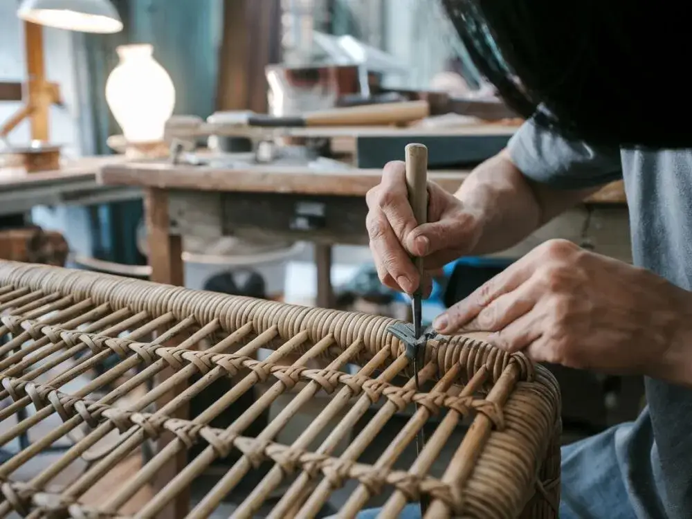 Meble rattanowe: Napraw je sam! Od diagnozy po blask