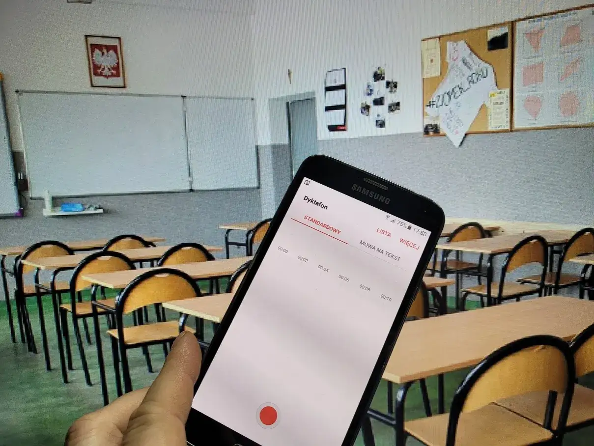 Czy nauczyciel może nagrywać uczniów na lekcji? Sprawdź przepisy i zasady