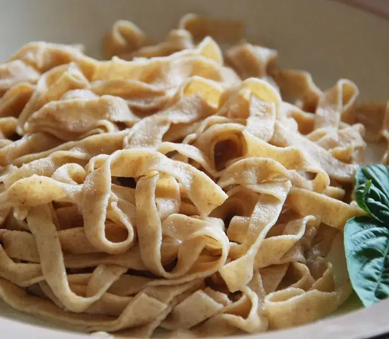 Jak ugotować makaron ryżowy idealnie - uniknij sklejania i błędów