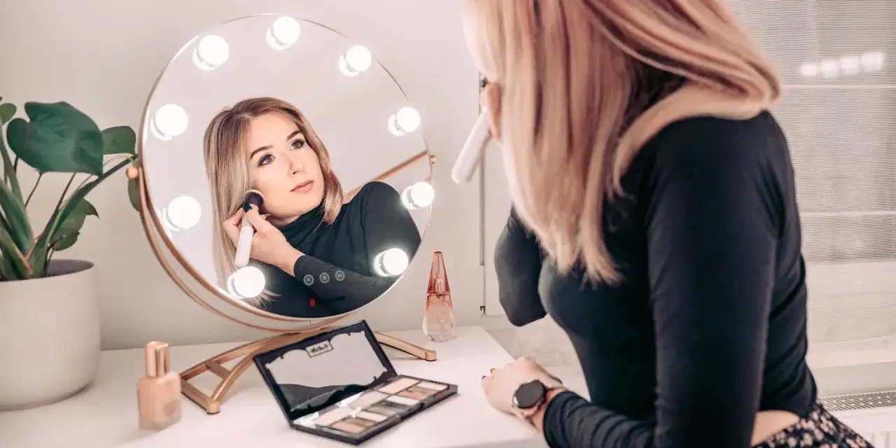 Lustro LED do makijażu: Czy wystarczy? Sekrety idealnego światła