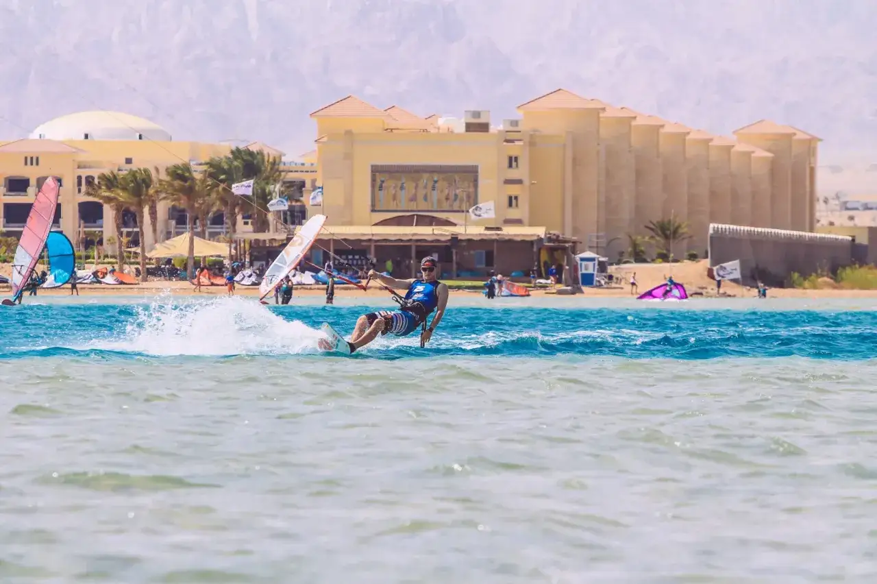 Kitesurfing w Egipcie: Gdzie znaleźć najlepsze miejsca i szkoły?