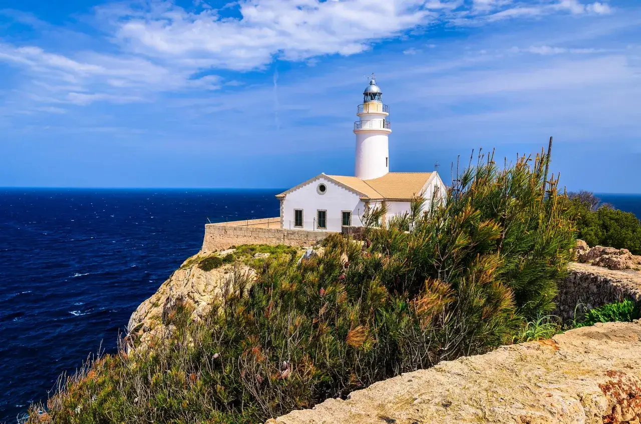 Najlepsze atrakcje w Cala Ratjada – co warto zobaczyć i gdzie spędzić czas