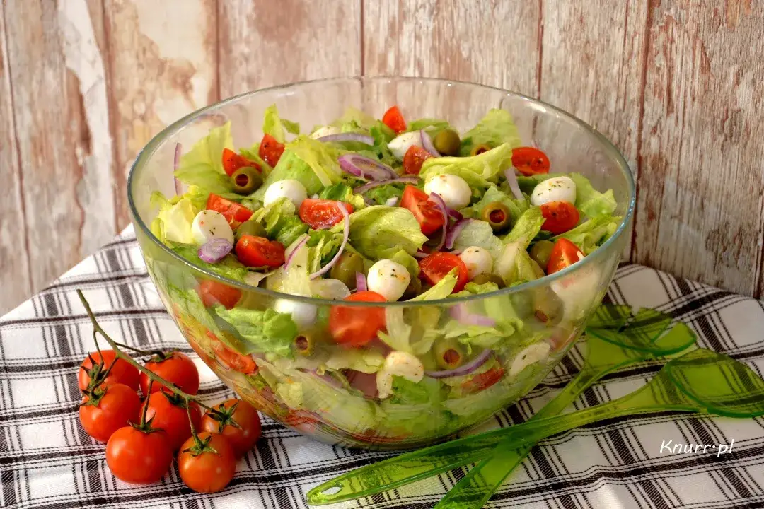 Jakie sałatki do grilla? Najlepsze przepisy i pomysły na orzeźwienie