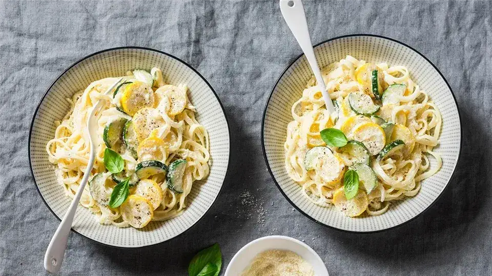 Pyszne spaghetti w sosie śmietanowym: proste przepisy na każdą okazję