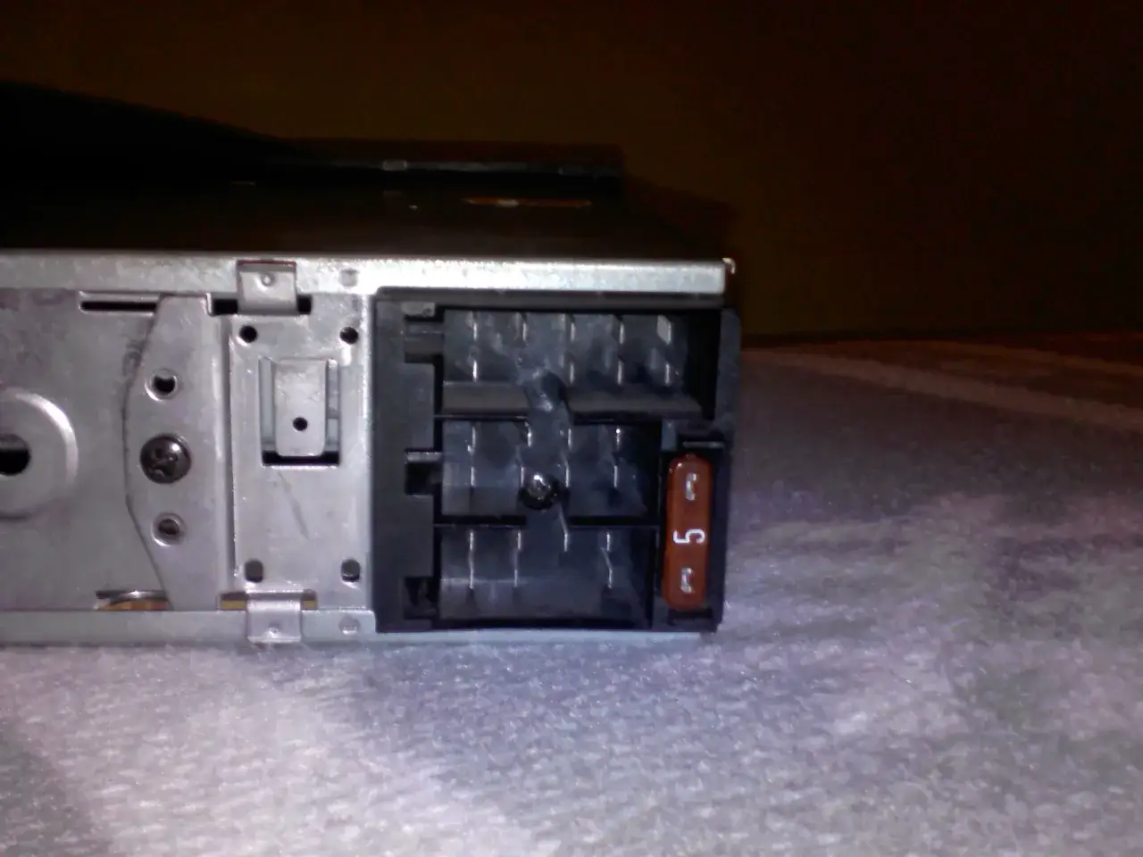 Jak wybrać idealny zasilacz do radia samochodowego i uniknąć błędów?