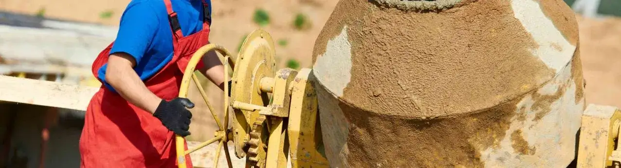 Ile łopat piasku na worek cementu do murowania - sprawdź proporcje