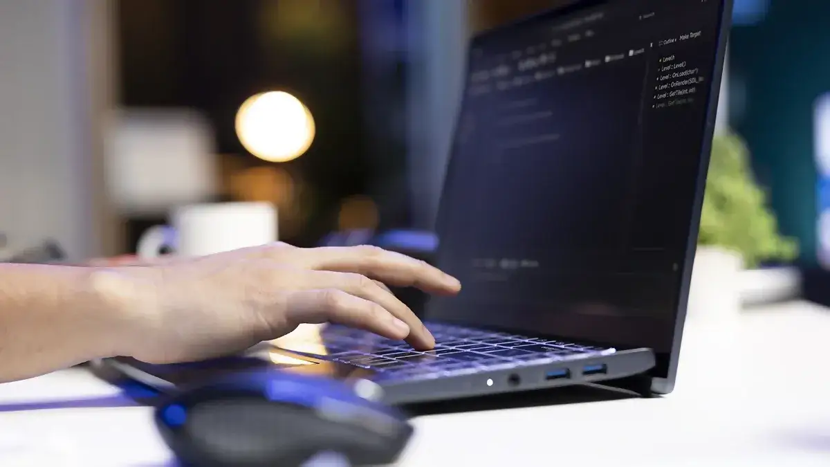 Czy nowy laptop ma antywirusa? Cała prawda o ochronie!