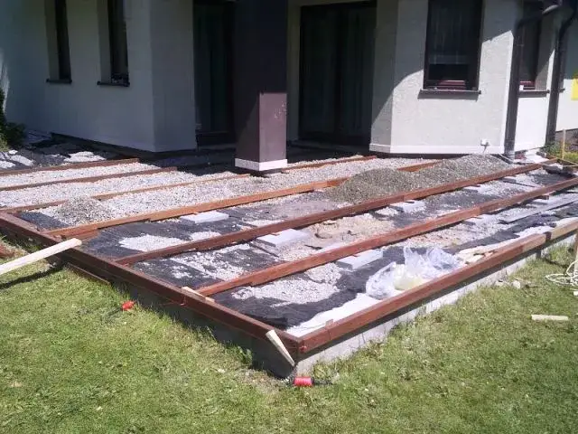 Profesjonalny taras drewniany bez błędów. Sprawdź krok po kroku jak go wykonać