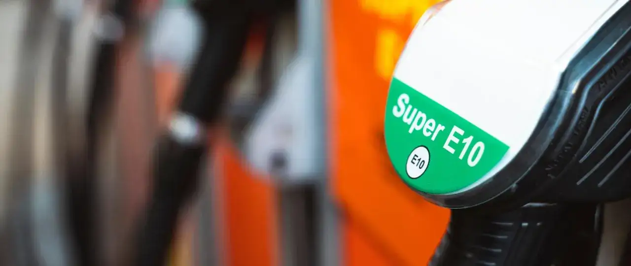 E10: Czy Twoje auto jest gotowe? Sprawdź i tankuj bez obaw!