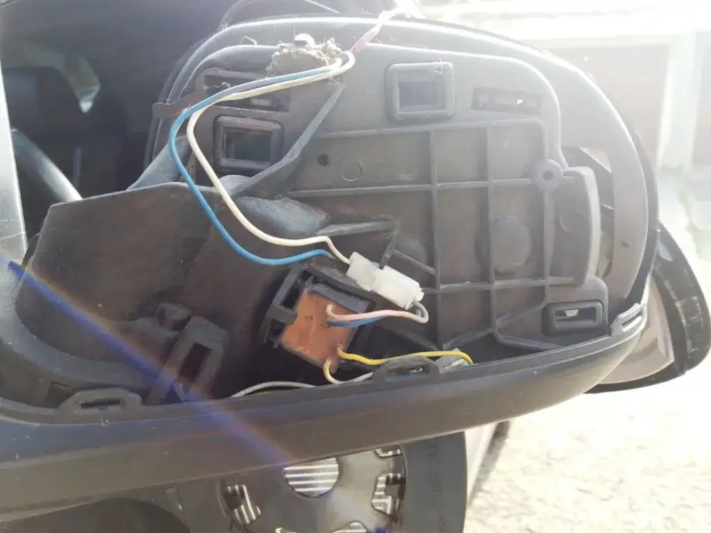 Jak rozebrać lusterko Honda Civic UFO? Poradnik bez uszkodzeń