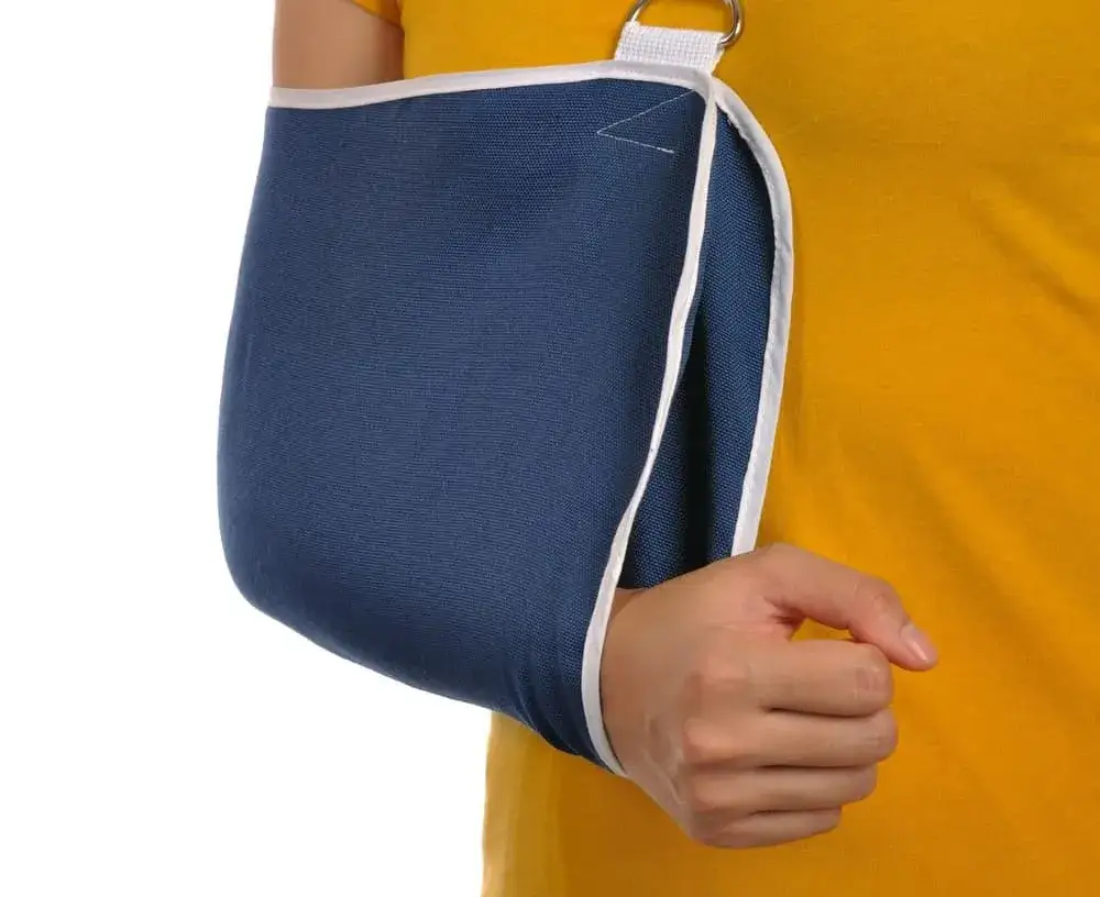 Kiedy zacząć rehabilitację po złamaniu kości ramiennej, aby uniknąć bólu?