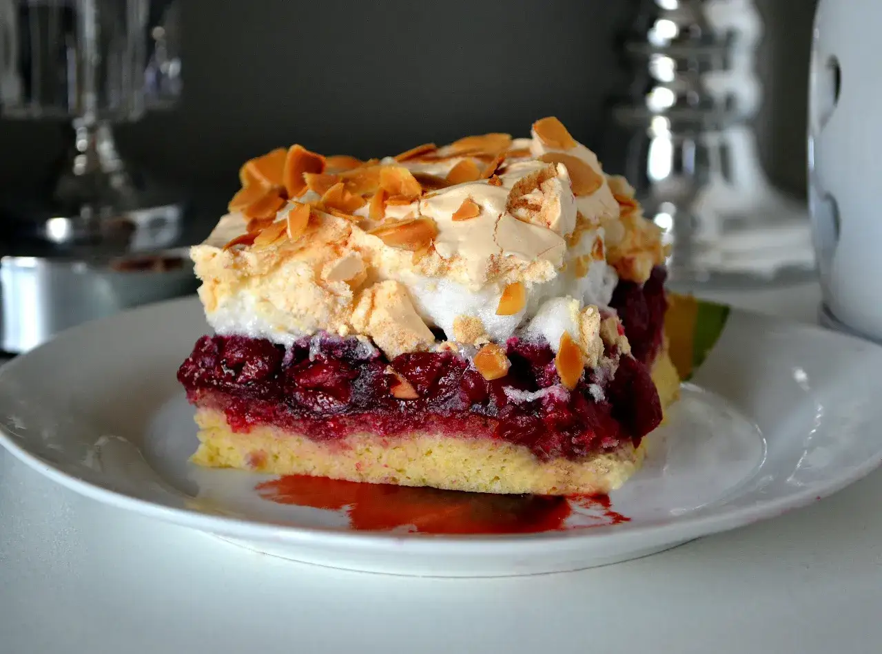 Kruche ciasto z frużeliną wiśniową – prosty przepis na pyszny deser