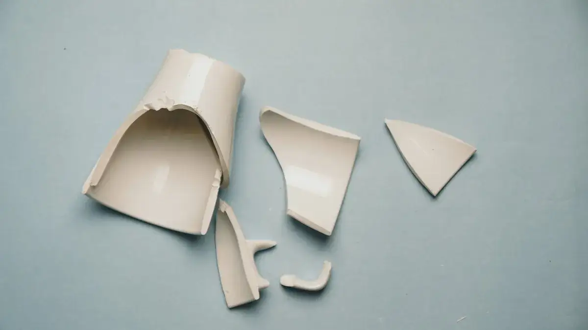 Gdzie wyrzucić ceramikę? Uniknij błędów w utylizacji naczyń