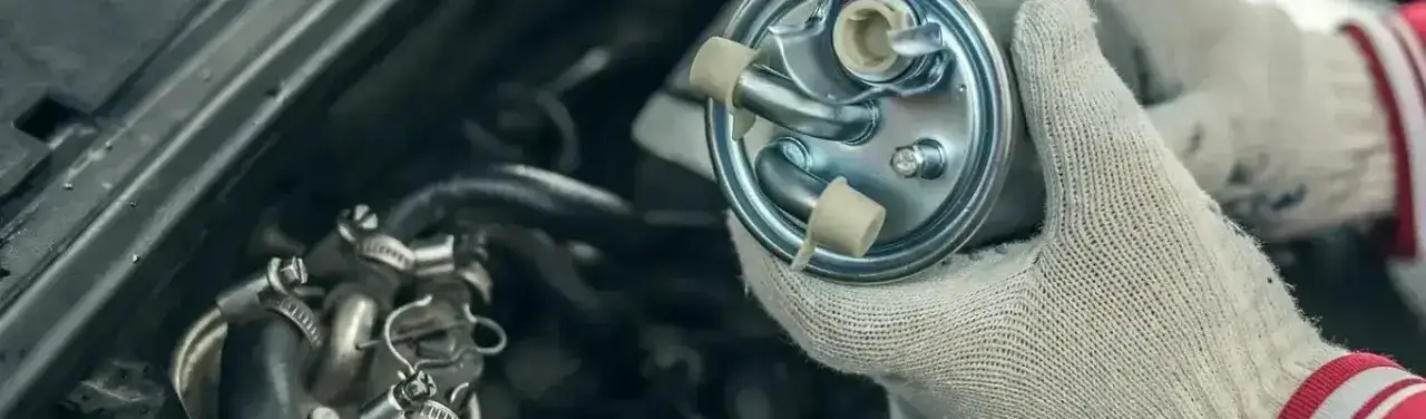 Gdzie jest filtr paliwa w Ford Focus MK3 1.6 benzyna? Oto lokalizacja!