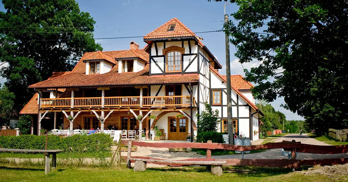 Hotele ze stadniną koni w Mazurach – idealne miejsce na relaks i jazdę