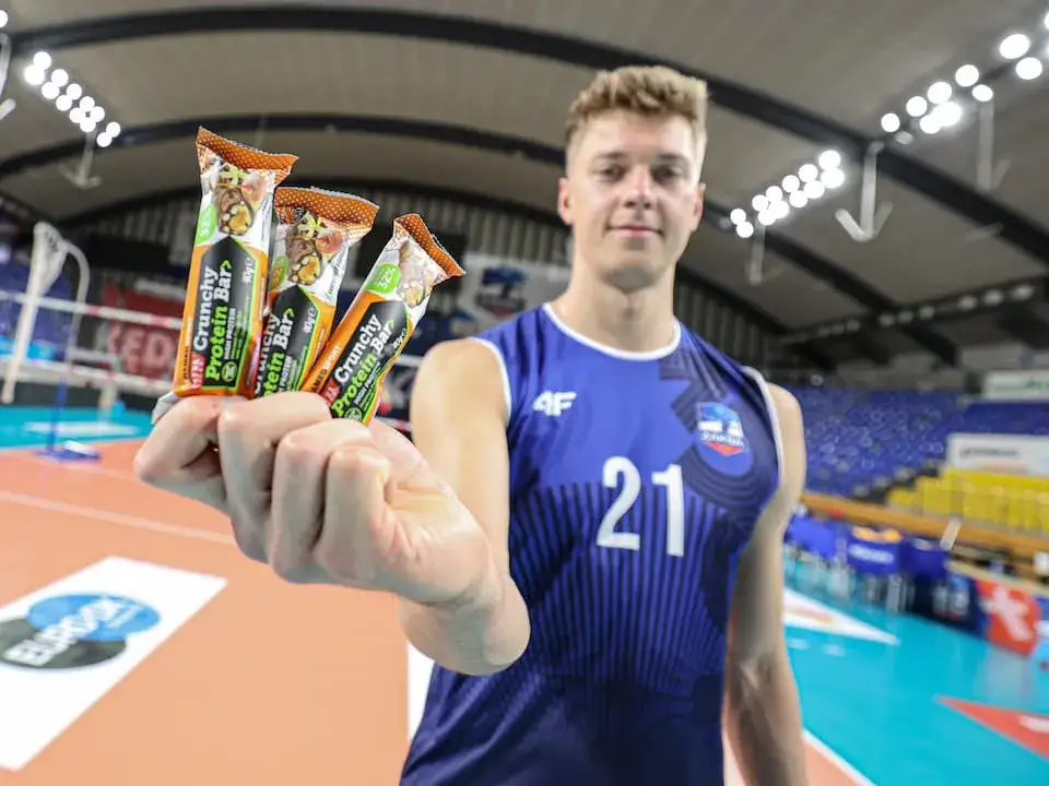 Batony proteinowe: kiedy jeść przed czy po treningu, aby zyskać?