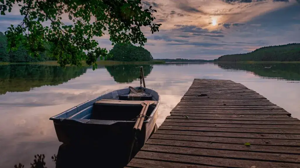 Jezioro Pile: Ile kosztuje wędkowanie? Cennik i zasady!