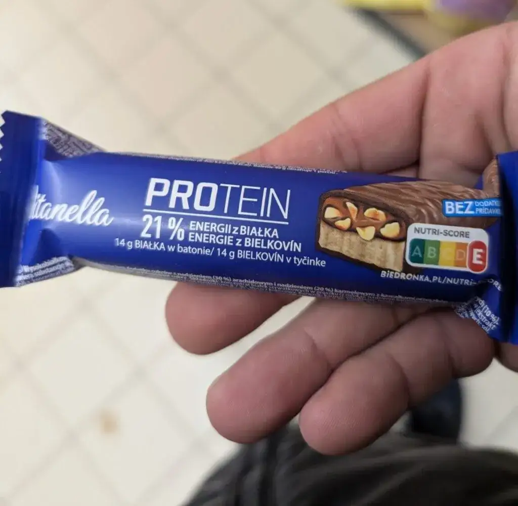 Baton proteinowy przed czy po treningu - co wybierać dla lepszej regeneracji?