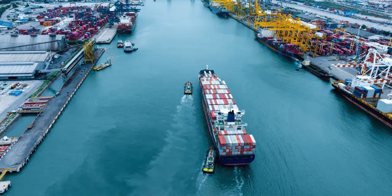 Kurs spedytora: Czy warto? Zarobki i perspektywy w TSL