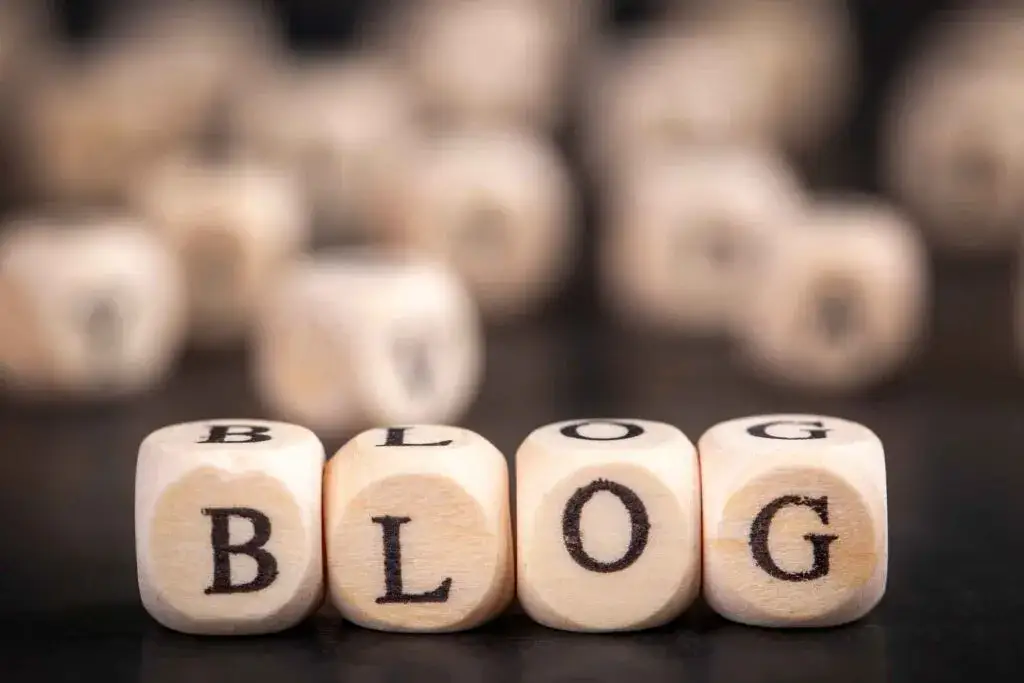 Jak się pisze bloga po angielsku: kluczowe elementy i struktura