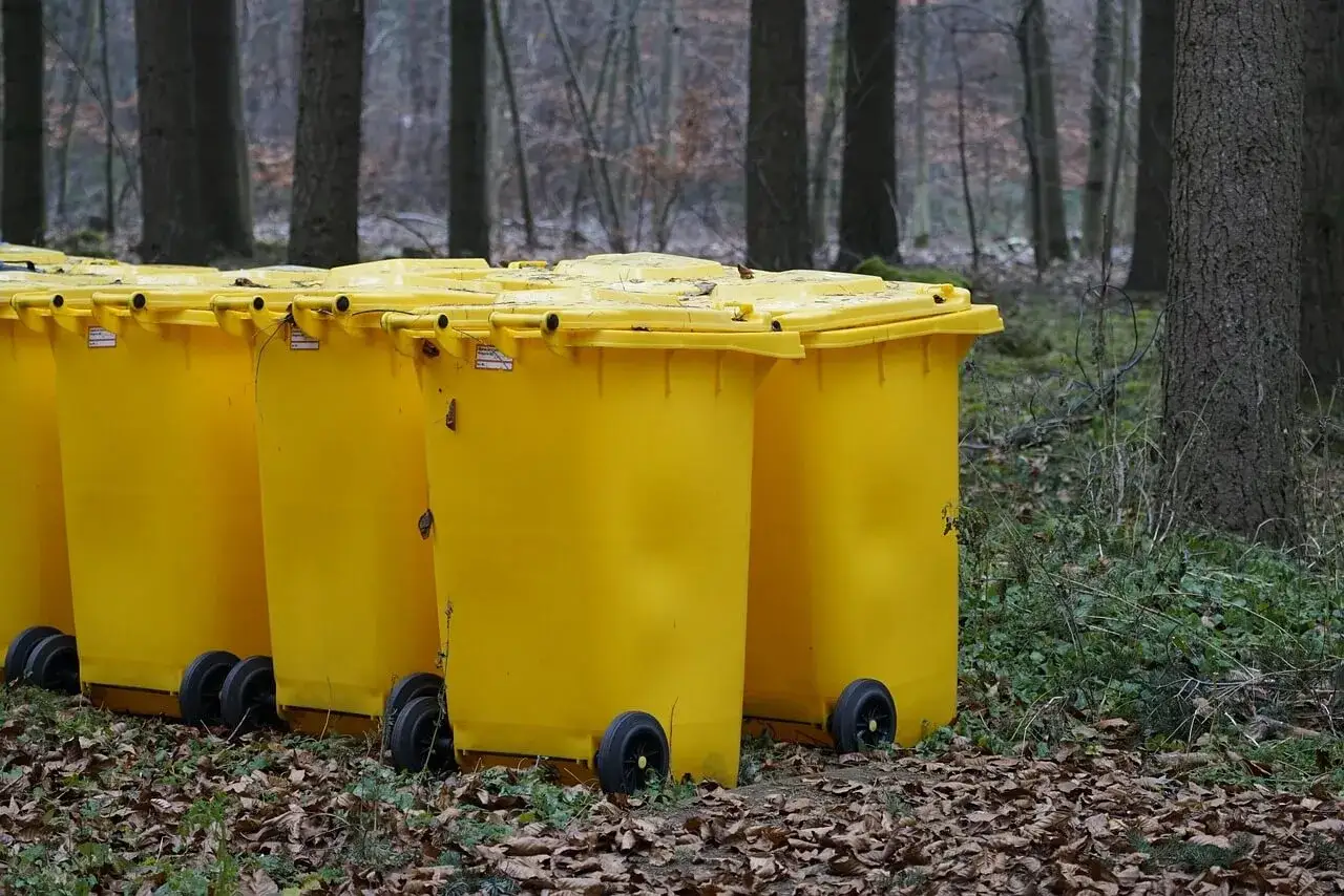 Gdzie wyrzucić zniszczone buty? Poznaj prawidłowe metody utylizacji