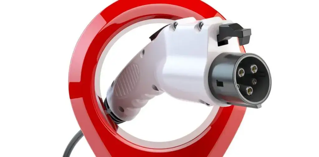 Jakie gniazdo do ładowania samochodu elektrycznego wybrać, aby nie żałować?