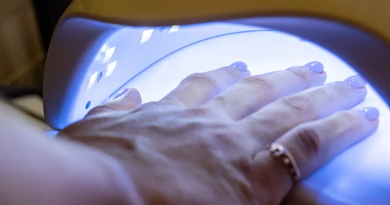 Czy paznokcie muszą odpocząć od hybrydy? Oto co mówią eksperci