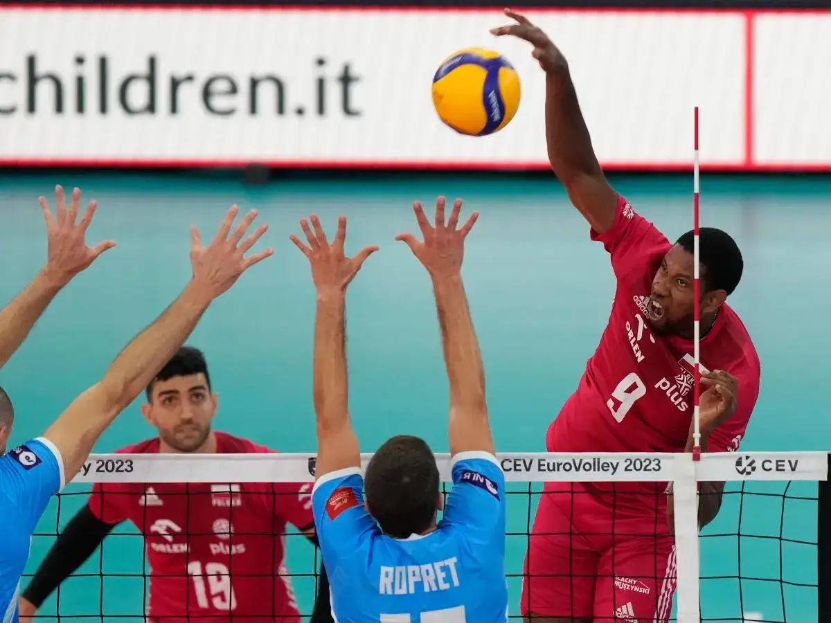 Ile zarabiają siatkarki? Prawda o pensjach w Polsce i na świecie.