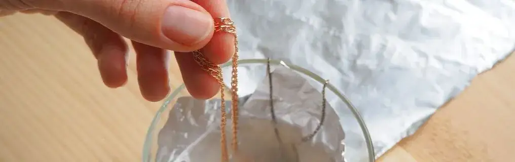 Jak czyścić biżuterię ze stali chirurgicznej? Proste domowe sposoby