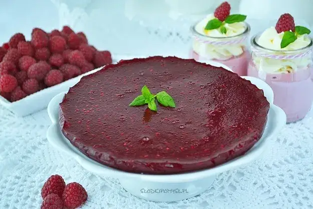 Jak zrobić idealną żelkę malinową do tortu? Sprawdzone triki!