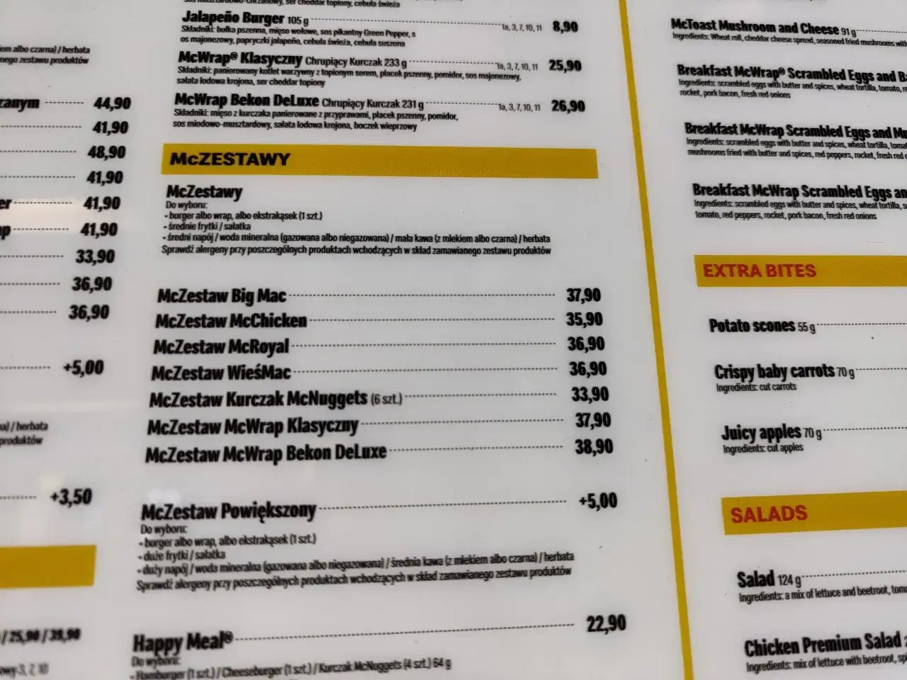 McZestaw Powiekszony: burger lub wrap, duże frytki/sałatka, napój. Średnie frytki w McDonald's kosztują 5 zł.