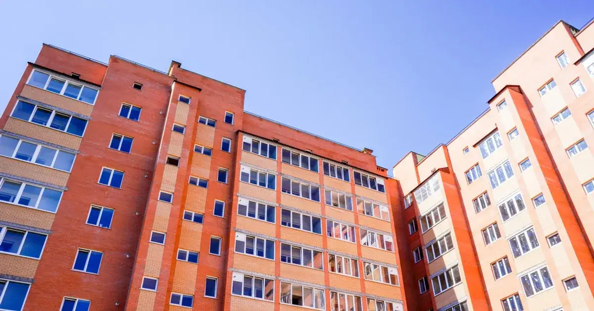 Kto nadzoruje spółdzielnie mieszkaniowe? Poznaj kluczowe instytucje