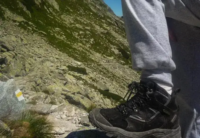 Jakie buty do Doliny Pięciu Stawów wybrać na górską wyprawę: praktyczny poradnik