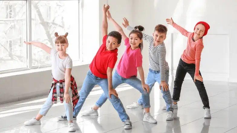 Taniec estradowy: poznaj korzyści i najlepsze zajęcia dla dzieci