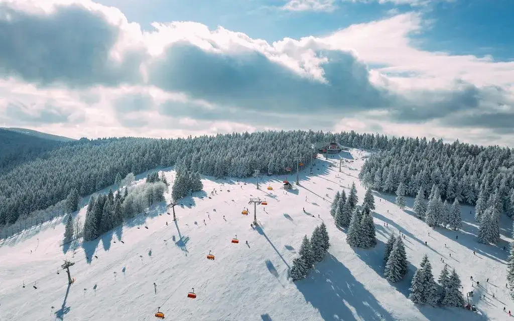 Stok narciarski Polanica-Zdrój: idealne miejsce dla rodzin i początkujących