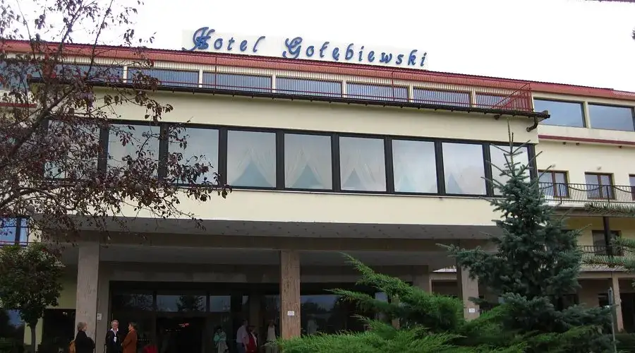 Hotel Gołębiewski w Mikołajkach - kiedy powstał i jego historia