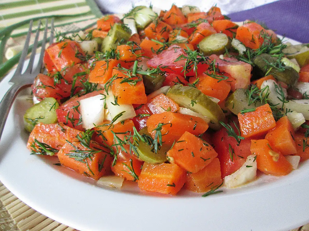 Ile gotować marchewkę na sałatkę, by uzyskać idealną konsystencję?