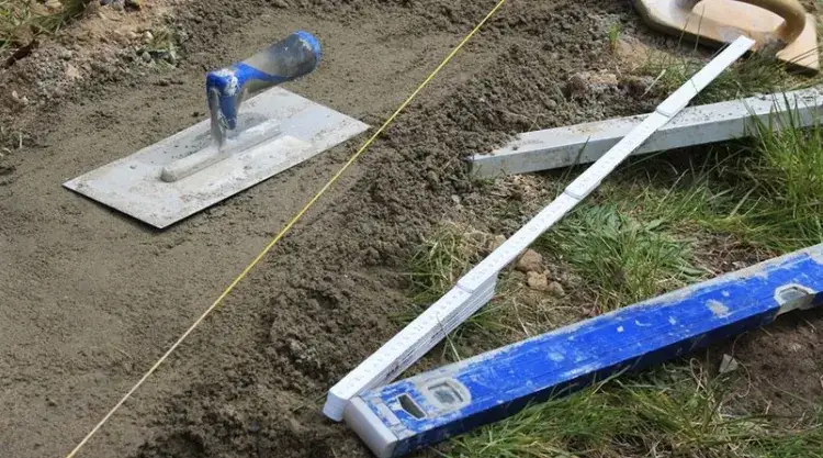 Jak głęboki fundament pod ogrodzenie? Oto kluczowe informacje, które musisz znać