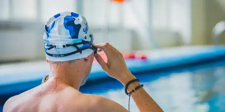 Od czego zacząć naukę pływania kraulem, aby uniknąć najczęstszych błędów