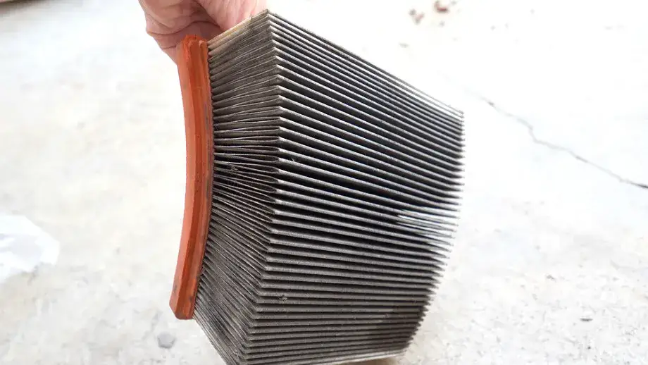 Zapchany filtr powietrza w diesel – objawy, które mogą zrujnować silnik