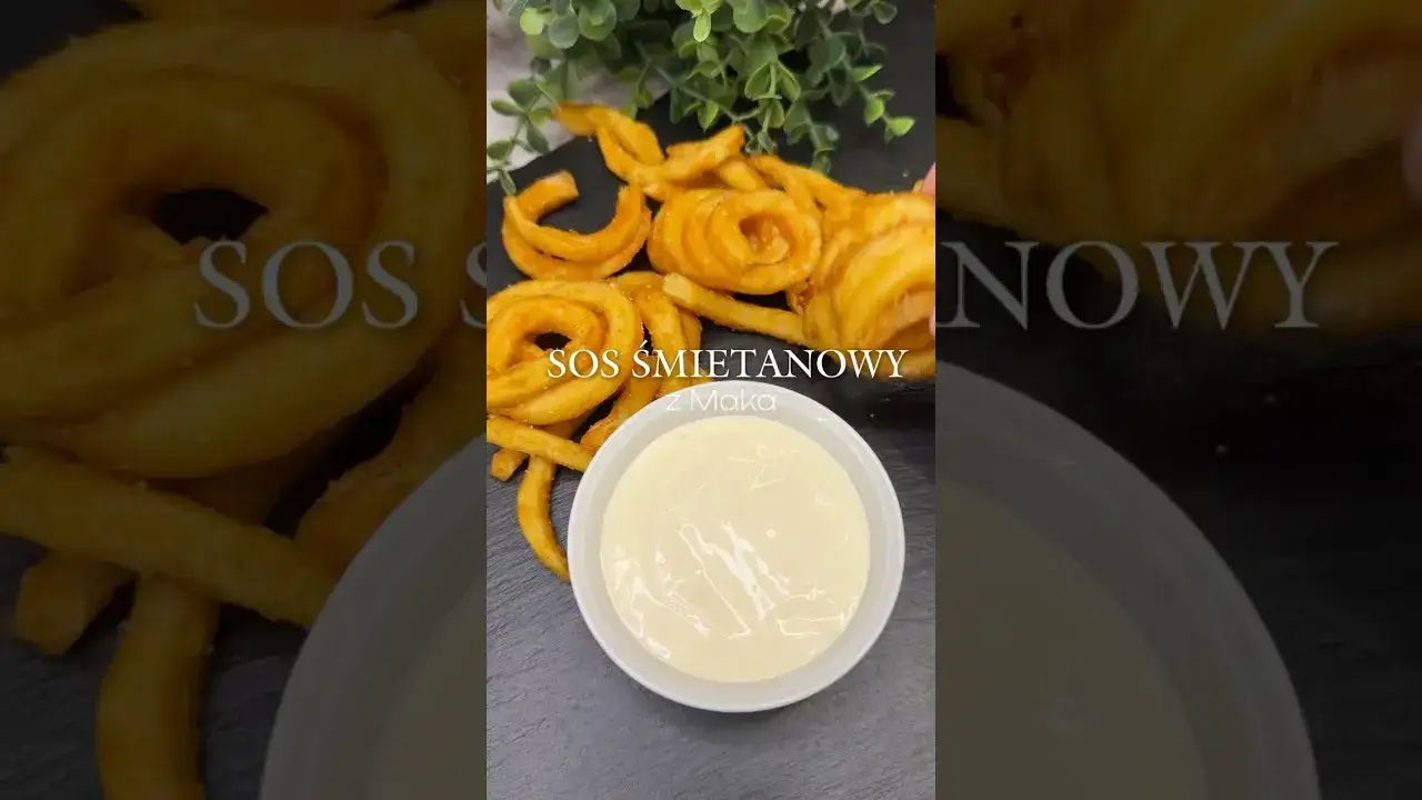 Sos śmietanowy z mąką: przepis, sekrety i jak uniknąć grudek?