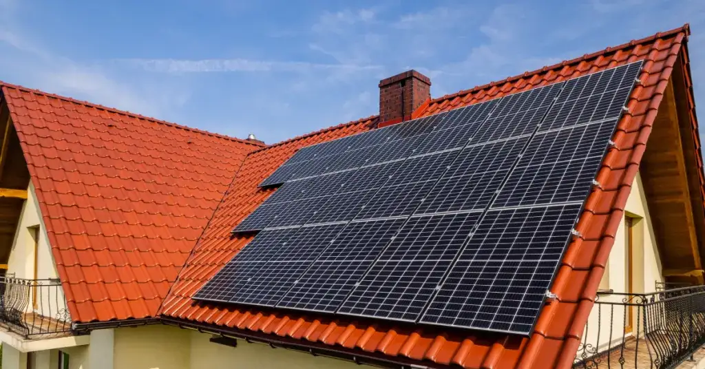 Czy nadwyżka prądu z fotowoltaiki przepada po roku? Sprawdź, jak uniknąć strat