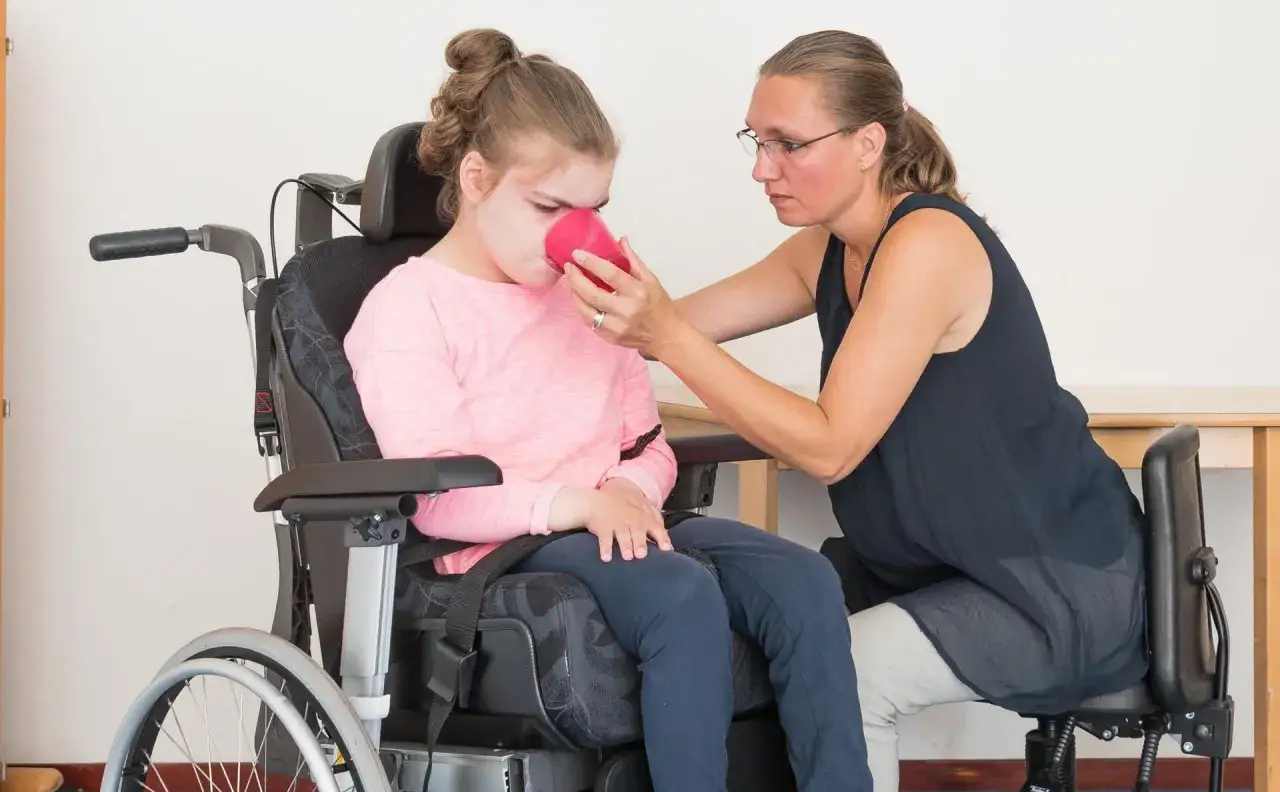 Zasiłek pielęgnacyjny dla dziecka z afazją: zasady przyznawania świadczenia