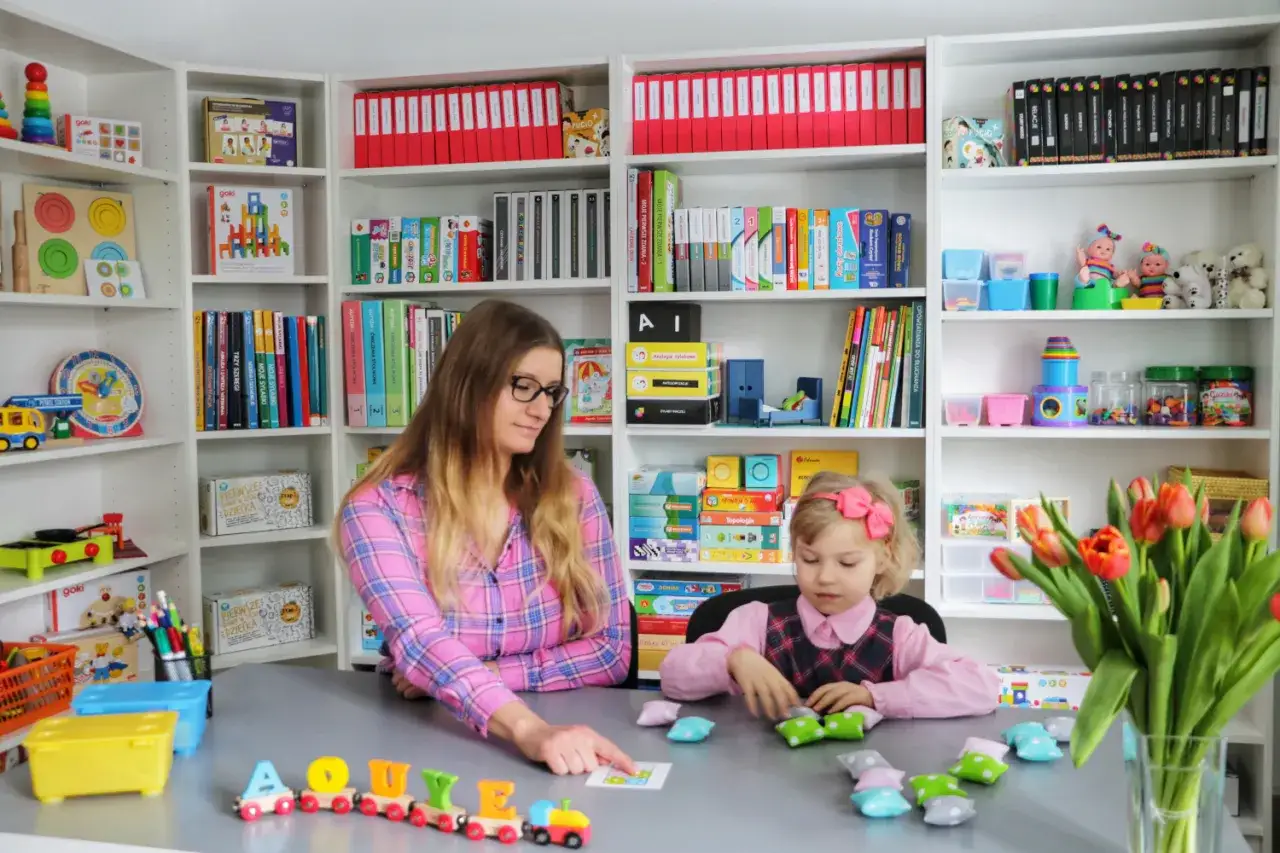 Jak wspierać dziecko z autyzmem? Zajęcia domowe krok po kroku