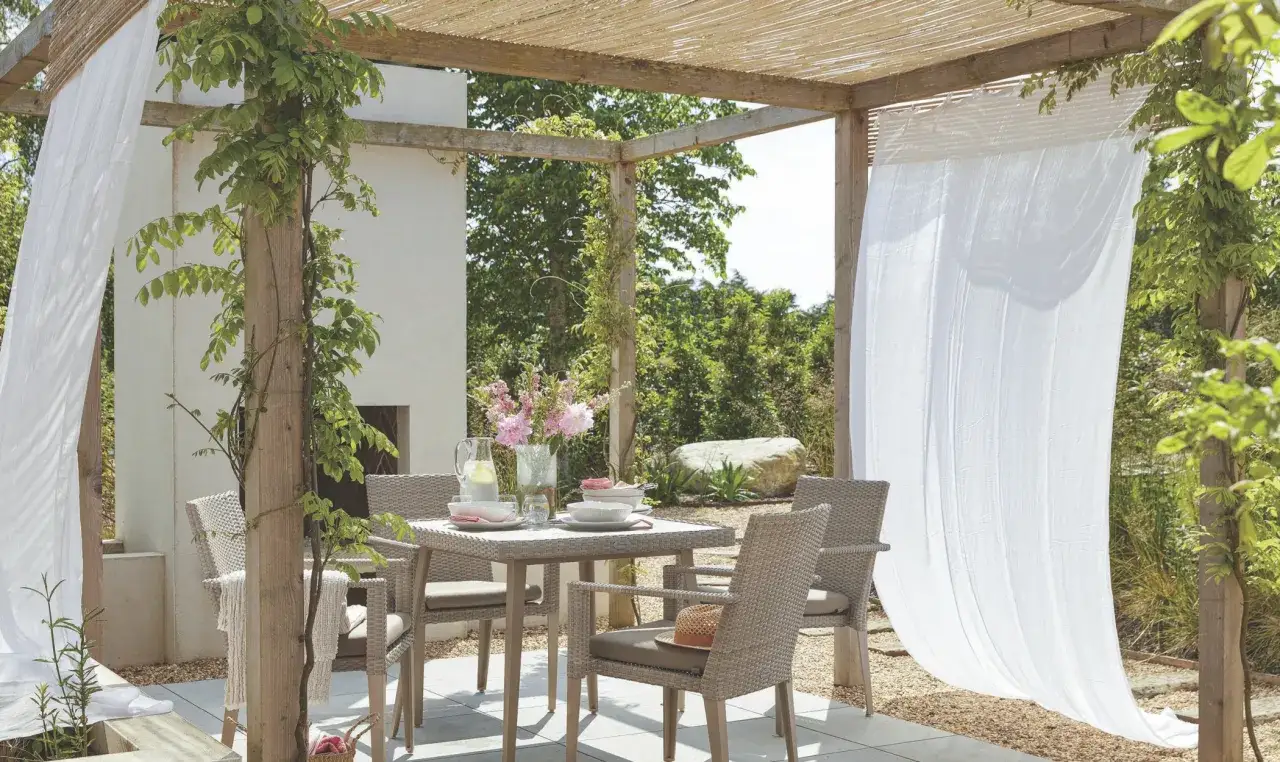 Jakie zasłony do altany ogrodowej - wybierz idealne rozwiązania dla swojego ogrodu