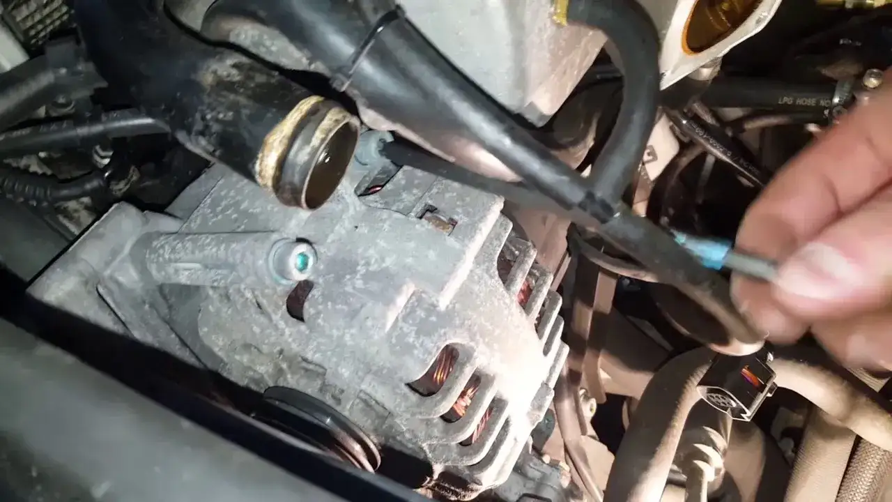 Gdzie jest termostat w Audi A4 B5 1.8 benzyna? Oto odpowiedź!