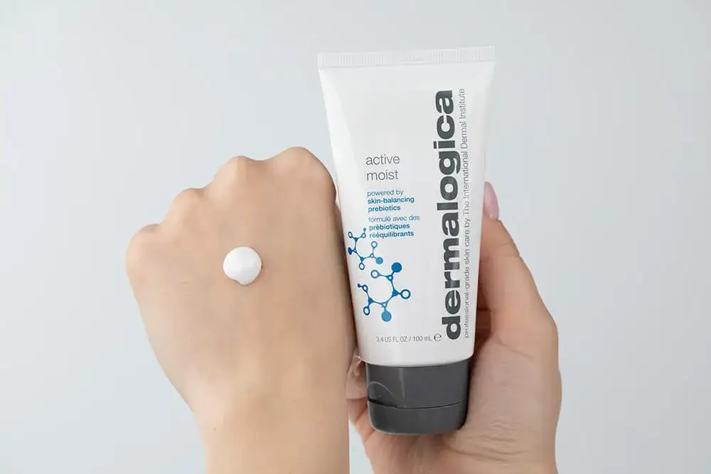 Jaki krem do cery tłustej: unikaj błyszczenia i zyskaj nawilżenie