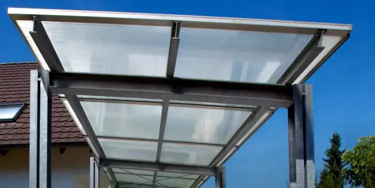 Najlepsze pokrycia dachu pergoli – wybierz mądrze, uniknij problemów